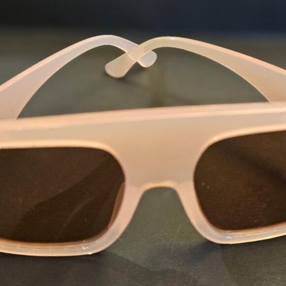 Collection of 3 boutique oversized modern sunglasses - Picture 6 of 7